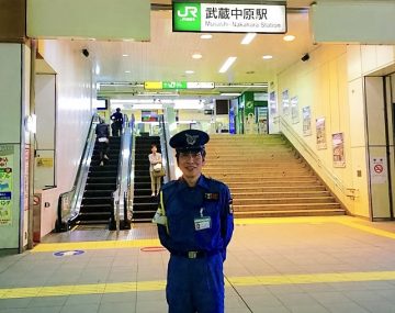 挨拶で武蔵中原駅を行きかう人々へ、元気とぬくもりを届ける見守りびと