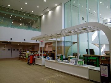 リニューアルした「中原図書館」は多世代に配慮した最新設備の便利な図書館！
