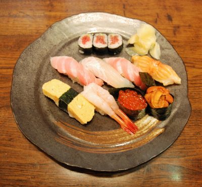 特上寿司は大トロが２貫もついているのに2,380円という気前の良さ！