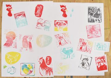 『絵画教室 タブノキ』 生徒さんによる秀作、オリジナル年賀状版画で光る個性